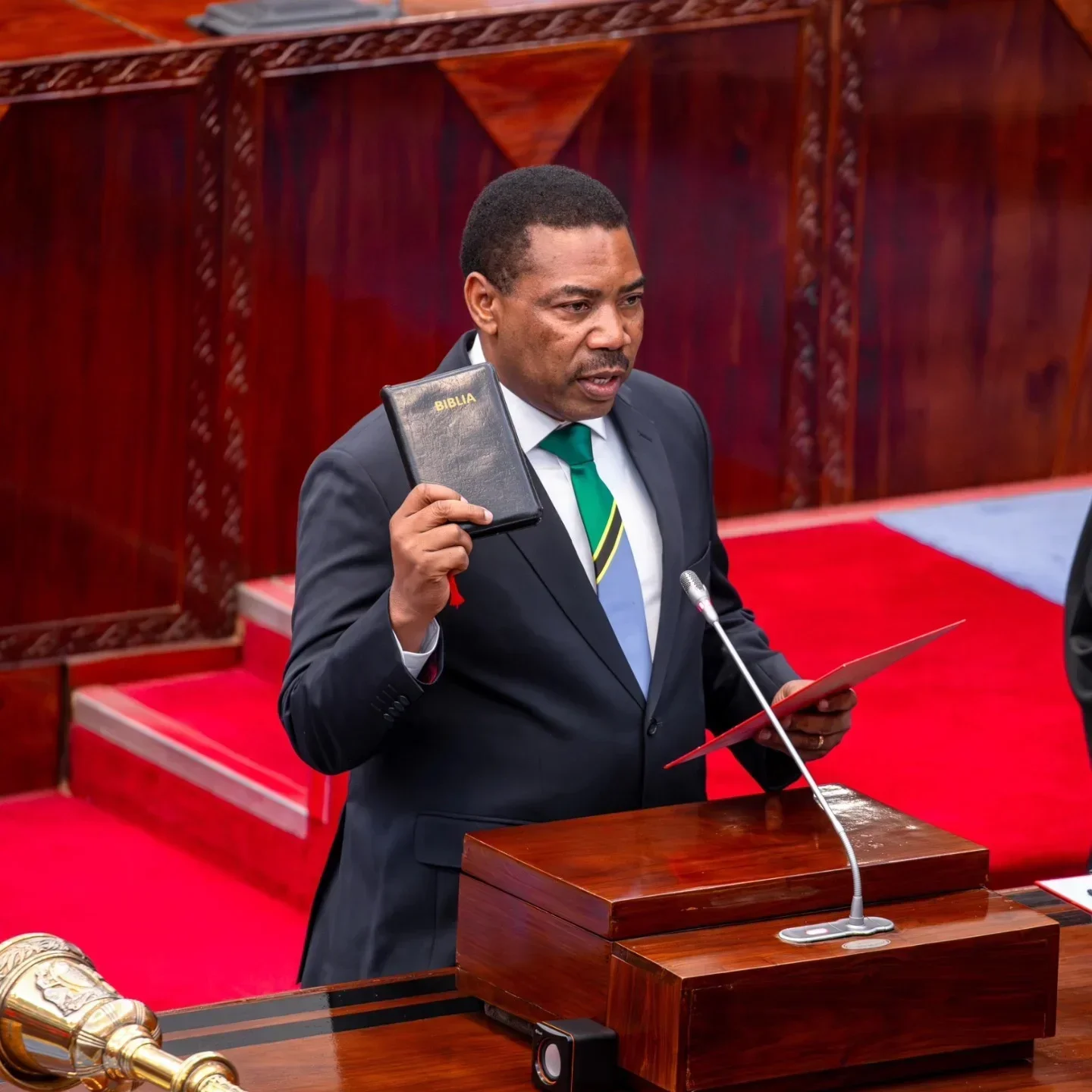 Dkt.Mwigulu Nchemba Aapishwa Rasmi Kama Waziri Mkuu Mpya wa Tanzania Leo November 13,2025